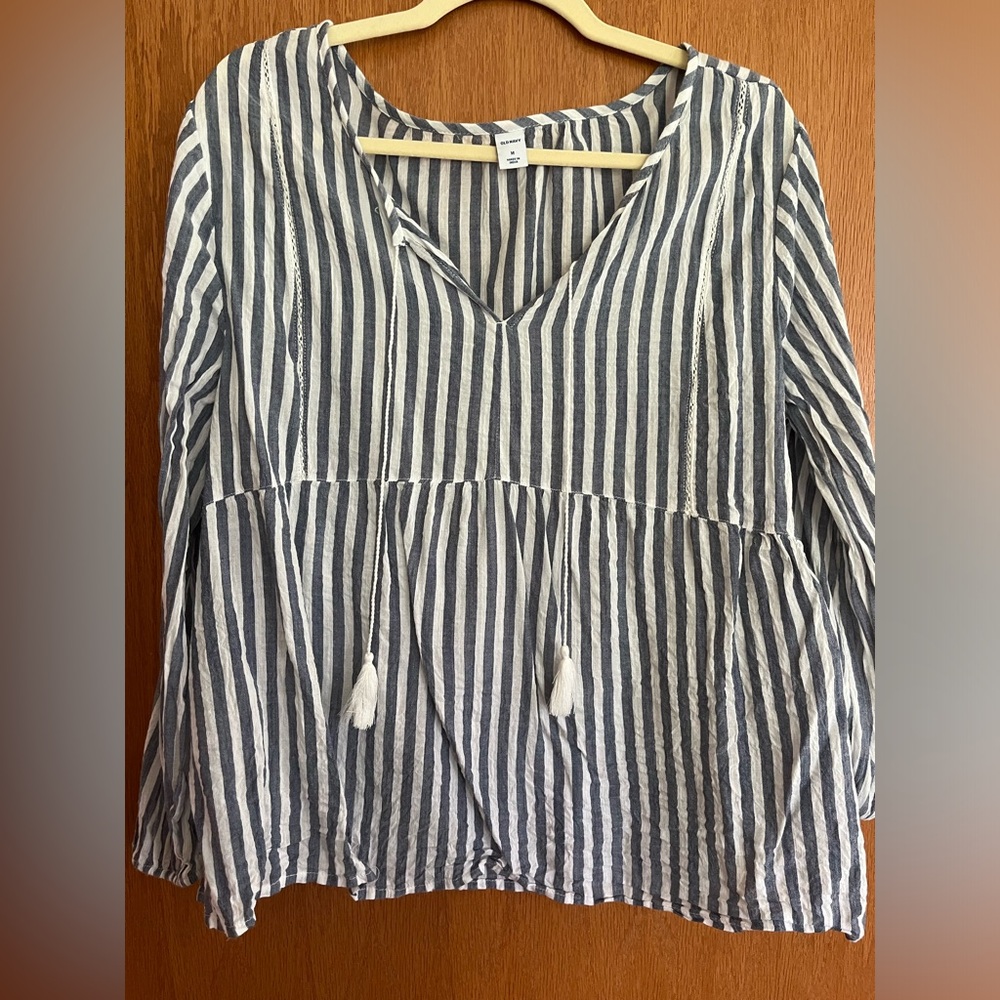 Old Navy long sleeve v neck blouse